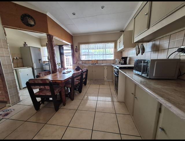 3 BEDROOM HOUSE FOR SALE IN GOLF PARK